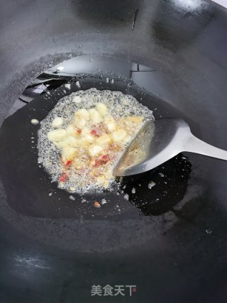 腐乳辣椒炒白薯叶的做法步调：4