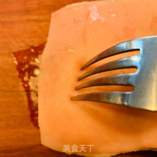 氛围炸锅坚皮五花肉的做法步调：2
