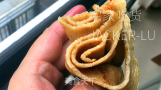 齐麦鸡蛋饼，搅战搅战便是甘旨，坚实又饱背。的做法步调：7