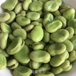 五花肉酸菜炒蚕豆的做法步调：4