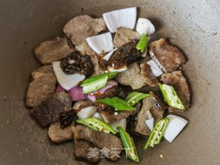 乌胡椒雪花牛小排的做法步调：6