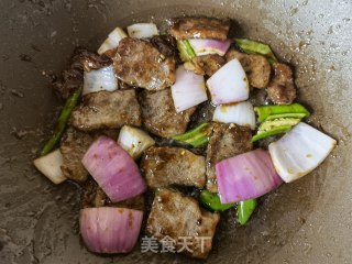 乌胡椒雪花牛小排的做法步调：7