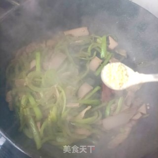 鸡蛋干猪肉炒辣椒的做法步调：13