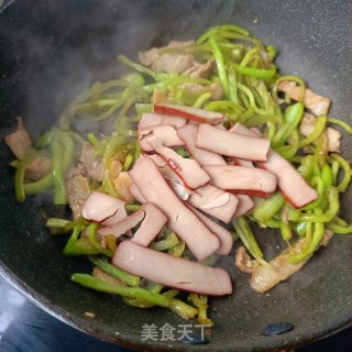 鸡蛋干猪肉炒辣椒的做法步调：12
