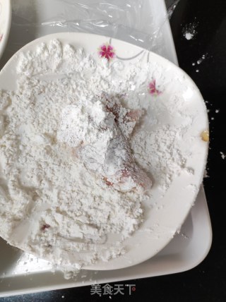 喷鼻酥鸡翅根的做法步调：7