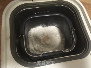 水龙果麻薯硬欧包的做法步调：2