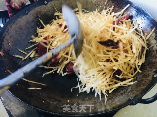 辣子土豆丝拌扯里的做法步调：8