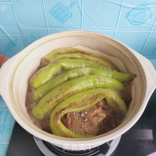 年夜骨头焖辣椒的做法步调：10