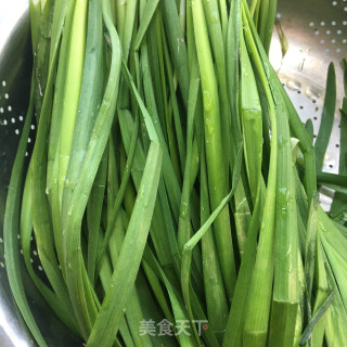 喷鼻煎冰花煎饺的做法步调：2