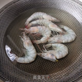 金针菇莴苣叶拌虾仁的做法步调：1