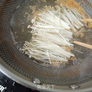 金针菇莴苣叶拌虾仁的做法步调：7