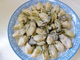 喷鼻辣蒜蓉死蚝的做法步调：4