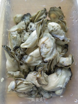 喷鼻辣蒜蓉死蚝的做法步调：2