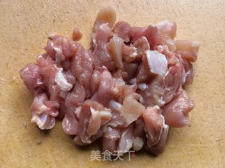 蒜苔木耳炒鸡腿肉的做法步调：4