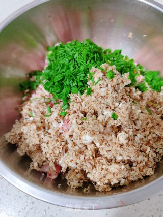 喷鼻菇猪肉馅饺子的做法步调：3