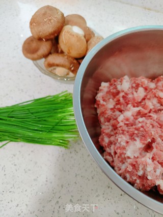 喷鼻菇猪肉馅饺子的做法步调：2