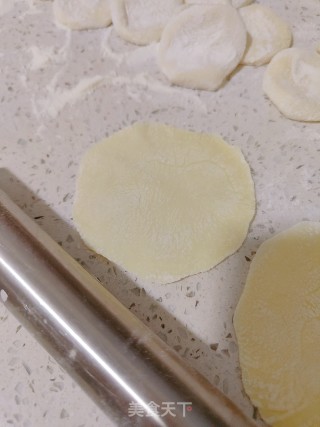 喷鼻菇猪肉馅饺子的做法步调：9