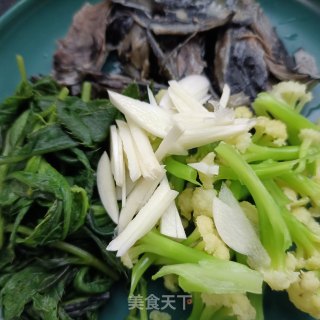 菜花小蓟拌黑鸡的做法步调：11
