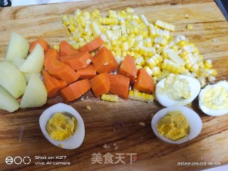 玉米黄瓜鸡蛋沙推的做法步调：3