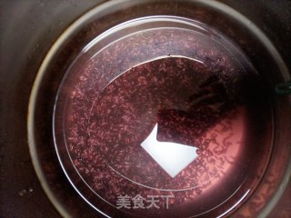 紫米银耳莲子粥的做法步调：1