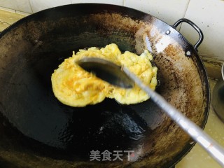 西白柿洋葱炒鸡蛋的做法步调：3