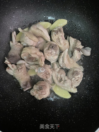 花胶焖鸡的做法步调：6