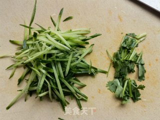 白油凉里的做法步调：2