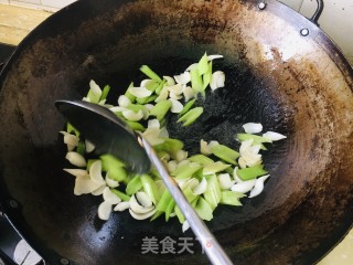 西芹炒百开的做法步调：7