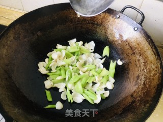 西芹炒百开的做法步调：12