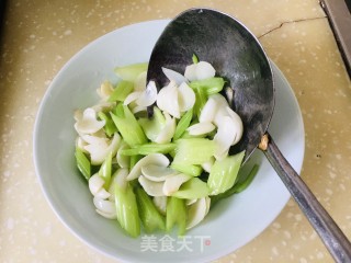 西芹炒百开的做法步调：13
