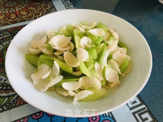 西芹炒百开的做法步调：14