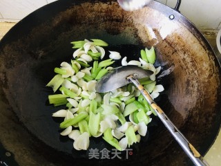 西芹炒百开的做法步调：10
