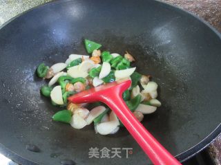 柿子椒圆蛤炒茭利剑的做法步调：10