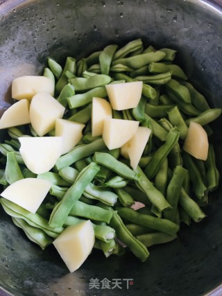 龙牙豆扇骨炖粉条的做法步调：5
