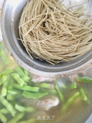 龙牙豆扇骨炖粉条的做法步调：10