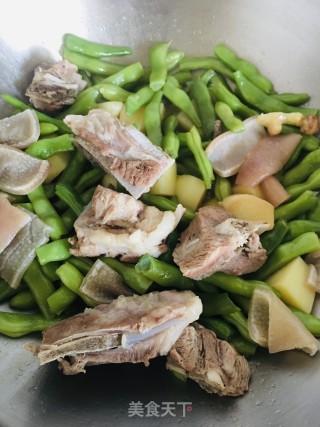 龙牙豆扇骨炖粉条的做法步调：8