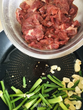 洋葱炒牛肉的做法步调：10