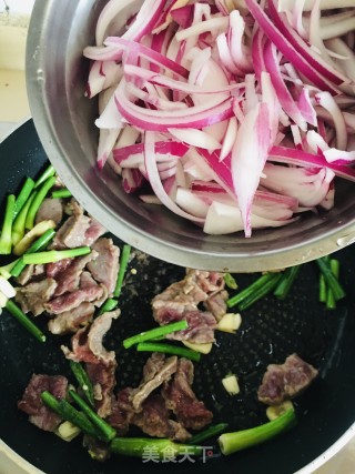洋葱炒牛肉的做法步调：11