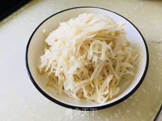 干辣椒炒咸菜的做法步调：1