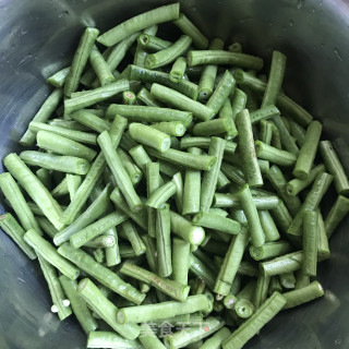 油泼豇豆的做法步调：2