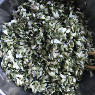 槐花荞麦麦饭的做法步调：2