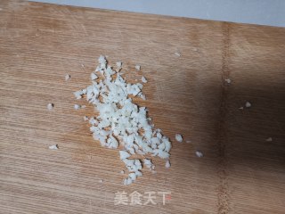 快脚蒜蓉油麦菜的做法步调：2