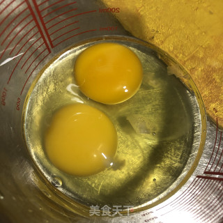 快脚早饭喷鼻葱蛋饼的做法步调：1