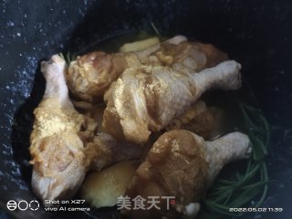 盐焗鸡腿的做法步调：3