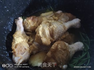 盐焗鸡腿的做法步调：4