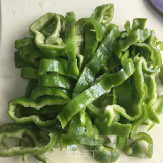 鸡蛋炒青椒的做法步调：1