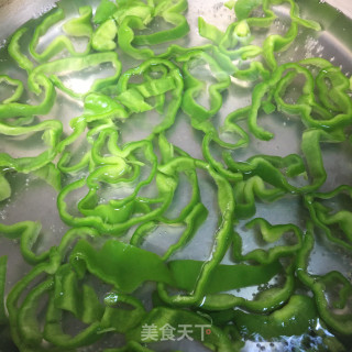 鸡蛋炒青椒的做法步调：4