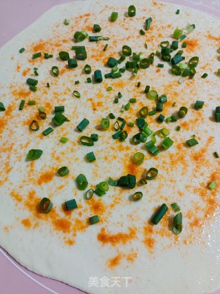 收里葱花饼的做法步调：7