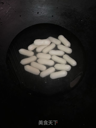 椒盐水腿肠芝士年糕的做法步调：2