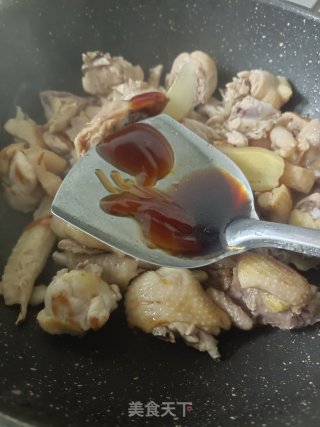 土豆炖鸡块的做法步调：3